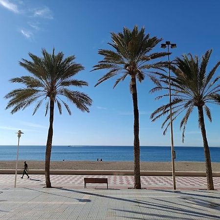 Estupendo Piso Renovado A 30 Metros De La Playa Appartement Almería Buitenkant foto
