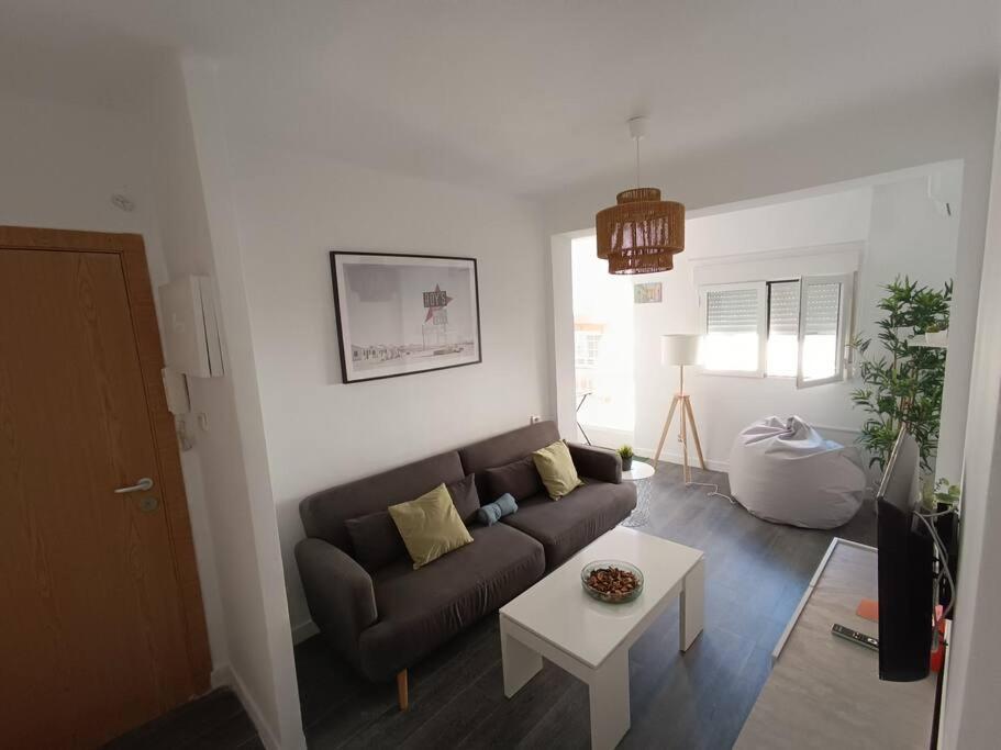 Estupendo Piso Renovado A 30 Metros De La Playa Appartement Almería Buitenkant foto