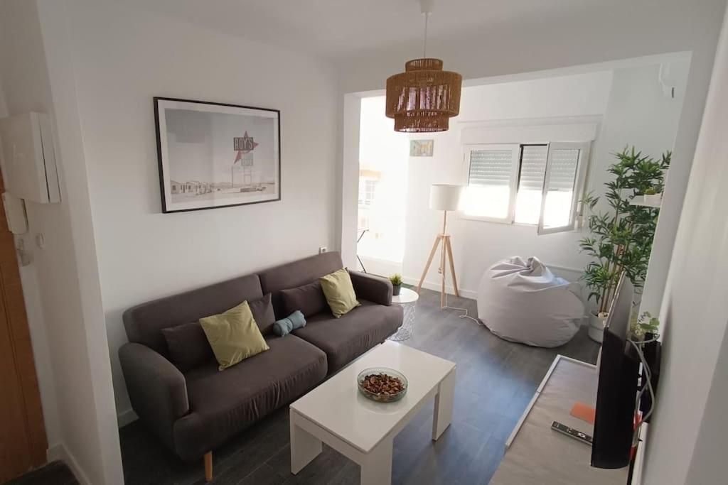 Estupendo Piso Renovado A 30 Metros De La Playa Appartement Almería Buitenkant foto