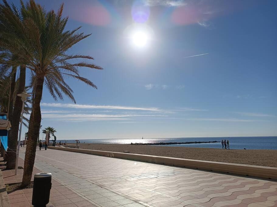 Estupendo Piso Renovado A 30 Metros De La Playa Appartement Almería Buitenkant foto