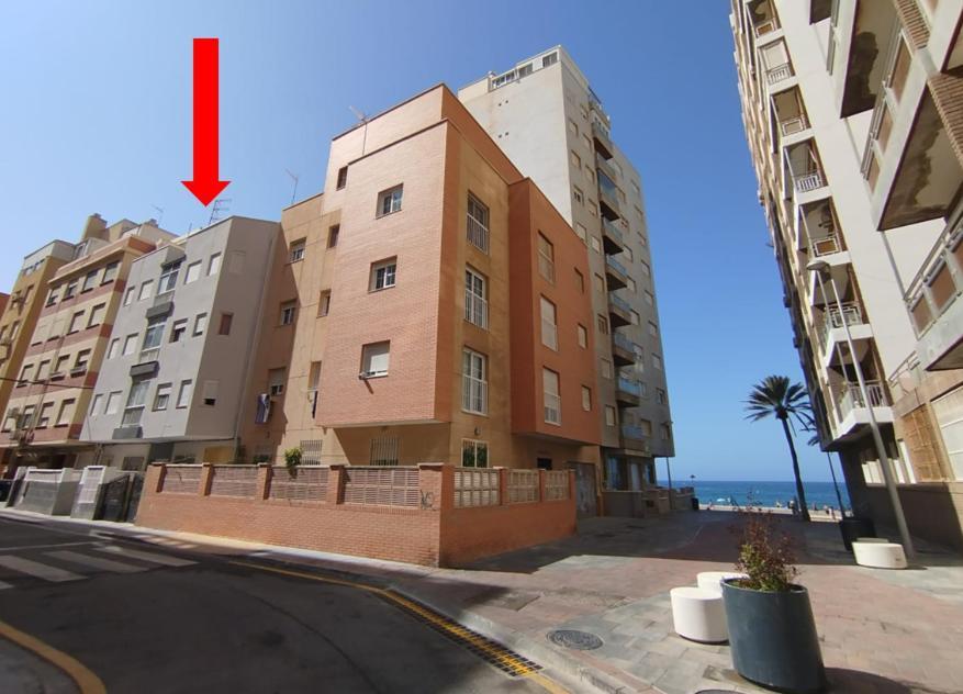 Estupendo Piso Renovado A 30 Metros De La Playa Appartement Almería Buitenkant foto